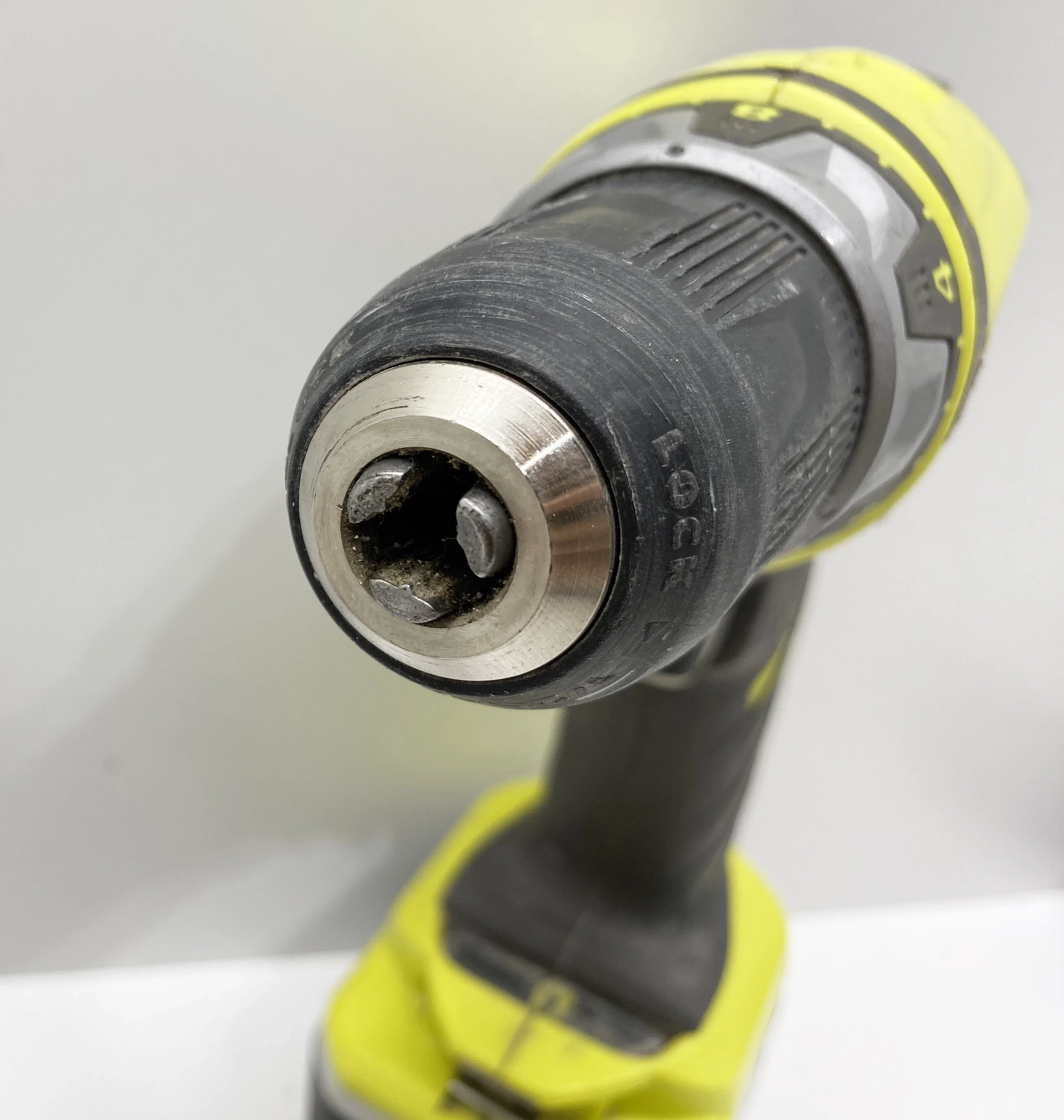 wkretarka-ryobi-144v-lcd1402-akcesoria-napiecie-v-144-v