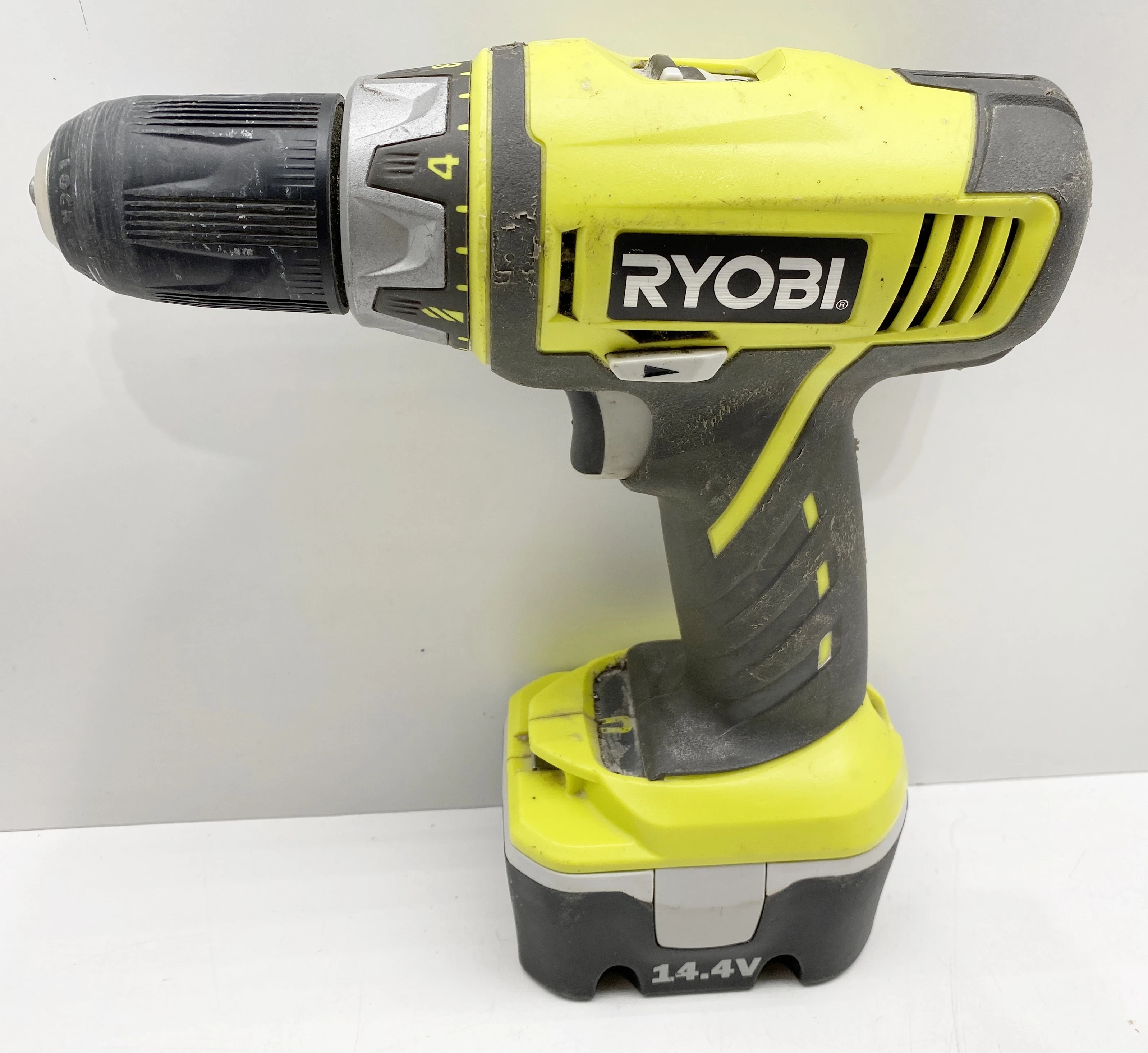 wkretarka-ryobi-144v-lcd1402-akcesoria-stan-uzywany