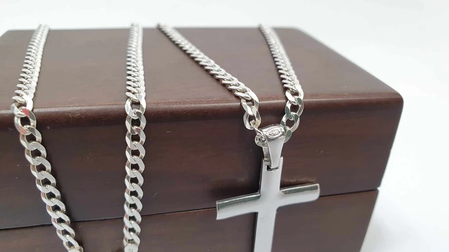piekny-meski-lancuszek-z-krzyzem-925-55-cm-stan-uzywany