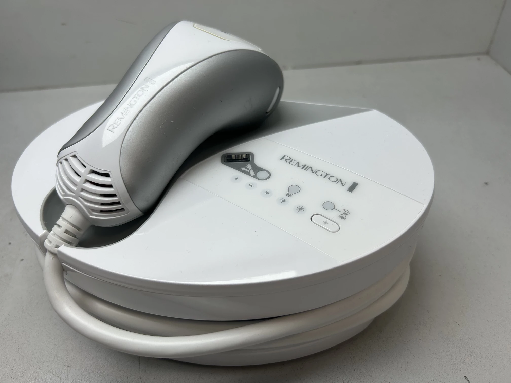 depilator-laserowy-remington-ipl-6780-sposob-depilacji-impuls-swiatla