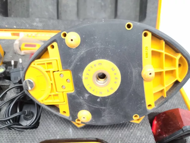 nivel-system-nl520-niwelator-laserowy-kolor-lasera-czerwony