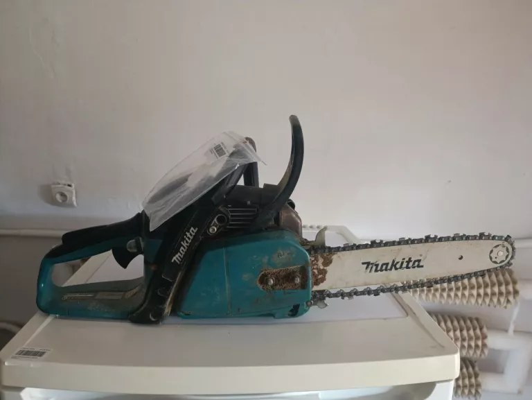 PIŁA SPALINOWA MAKITA EA3200S