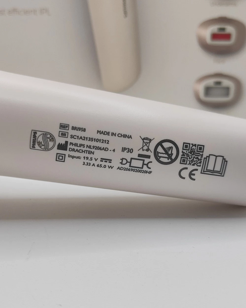 depilator-philips-lumea-9000-kolor-dominujacy-ecru