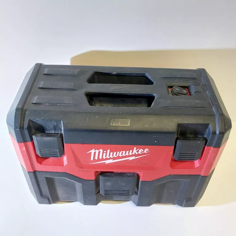 ODKURZACZ AKUMULATOROWY MILWAUKEE M18 VC-2 + AKU