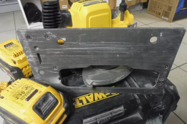 PILARKA TARCZOWA DEWALT DCS578 + 2 AKU 6AH