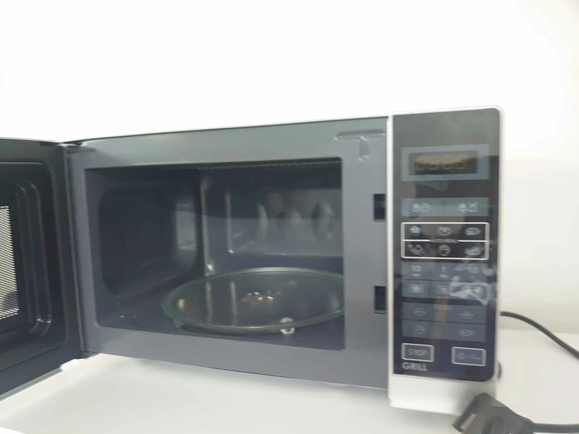 kuchenka-mikrofalowa-sharp-r-642ine-stan-uzywany