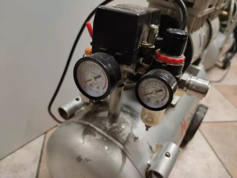 KOMPRESOR BEZOLEJOWY MAGNUM JWA-30 30L 8 BAR 800W