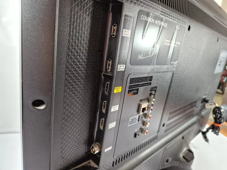 TELEWIZOR SAMSUNG UE32J5600 SMART TV/PILOT