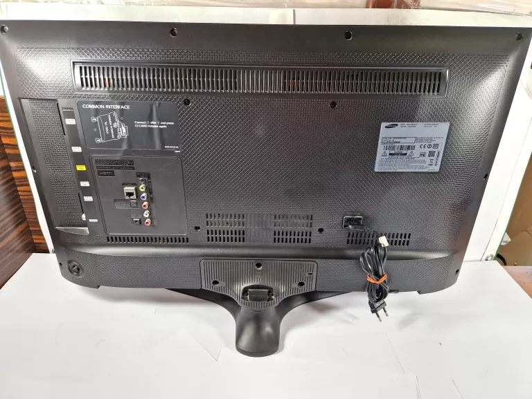 TELEWIZOR SAMSUNG UE32J5600 SMART TV/PILOT