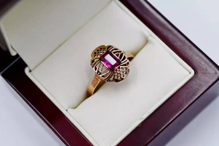 duzy-zloty-pierscionek-z-czerwonym-oczkiem-585-r2-marka-inna-marka