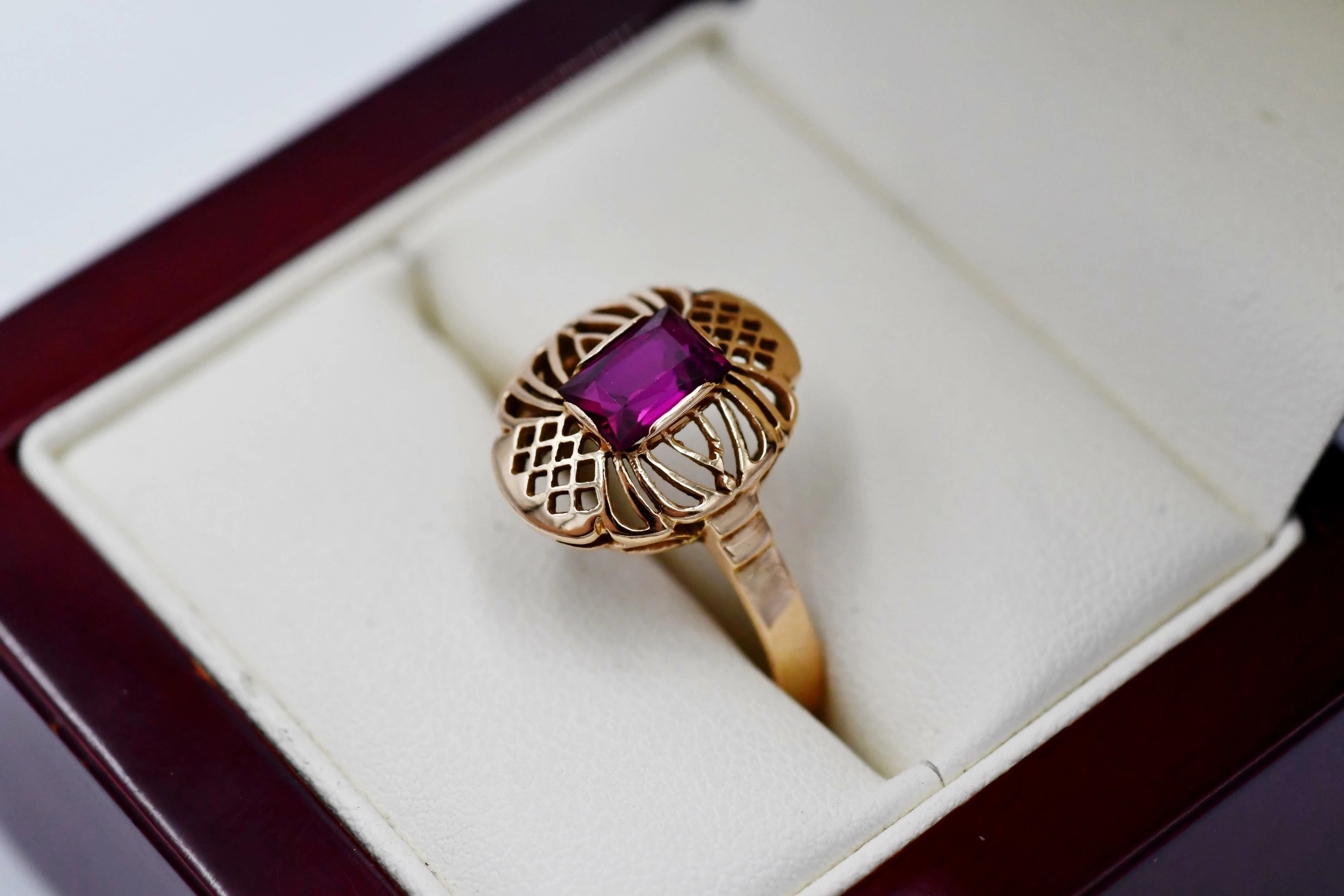 duzy-zloty-pierscionek-z-czerwonym-oczkiem-585-r2-material-zloto