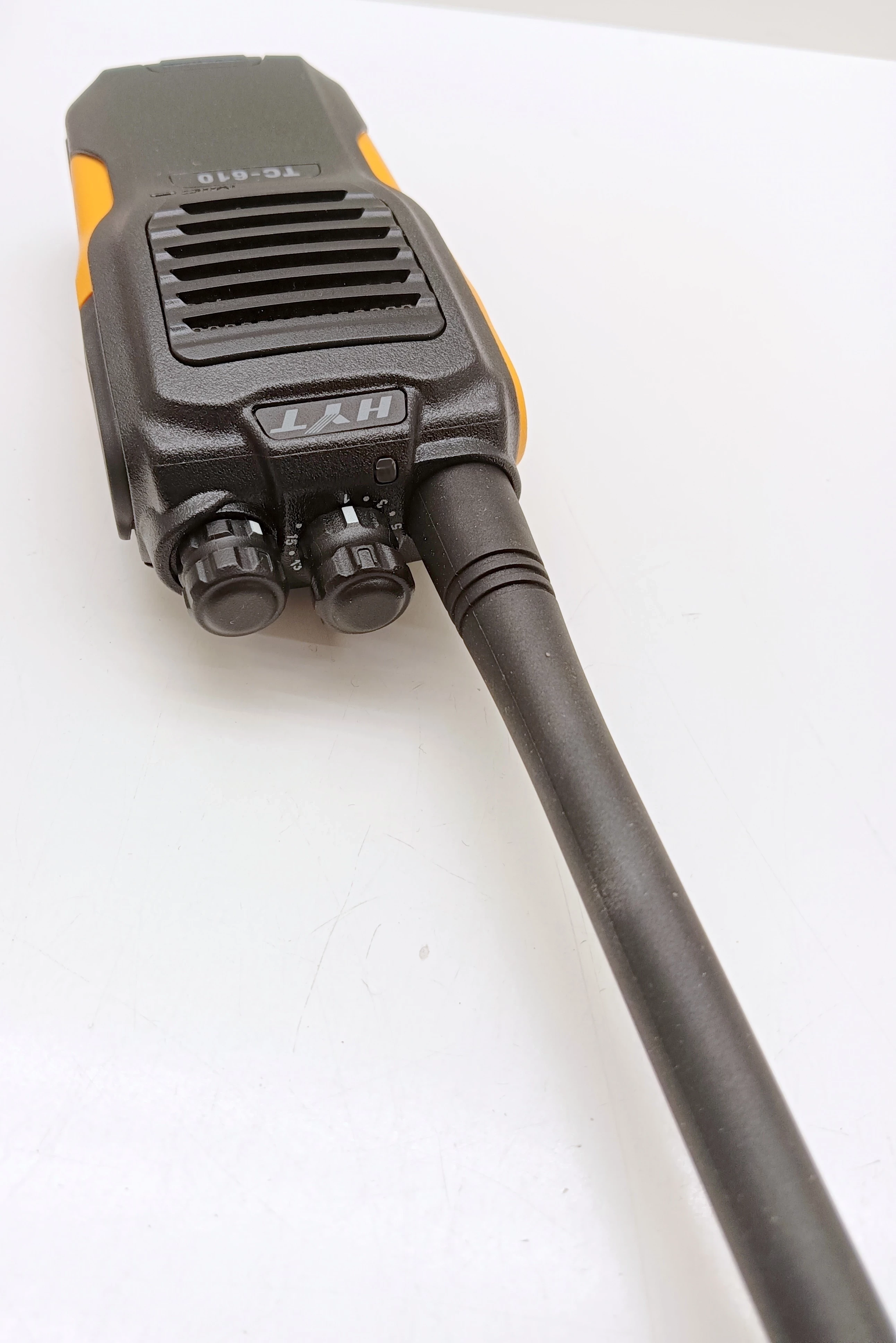 krotkofalowki-radiotelefon-hyt-tc-610610p-model-tc-610-uhf