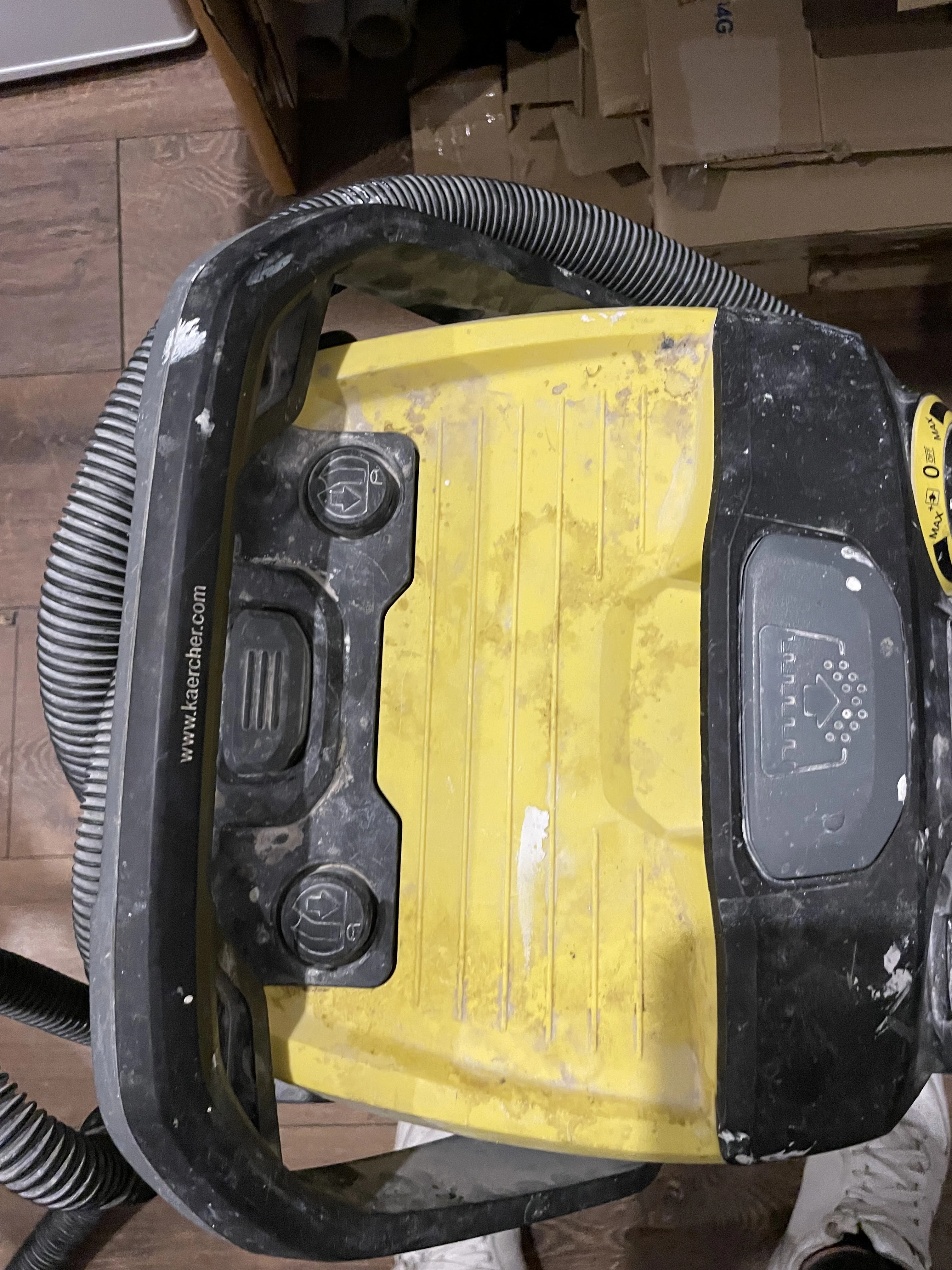 odkurzacz-przemyslowy-karcher-wd6-p-stan-uzywany