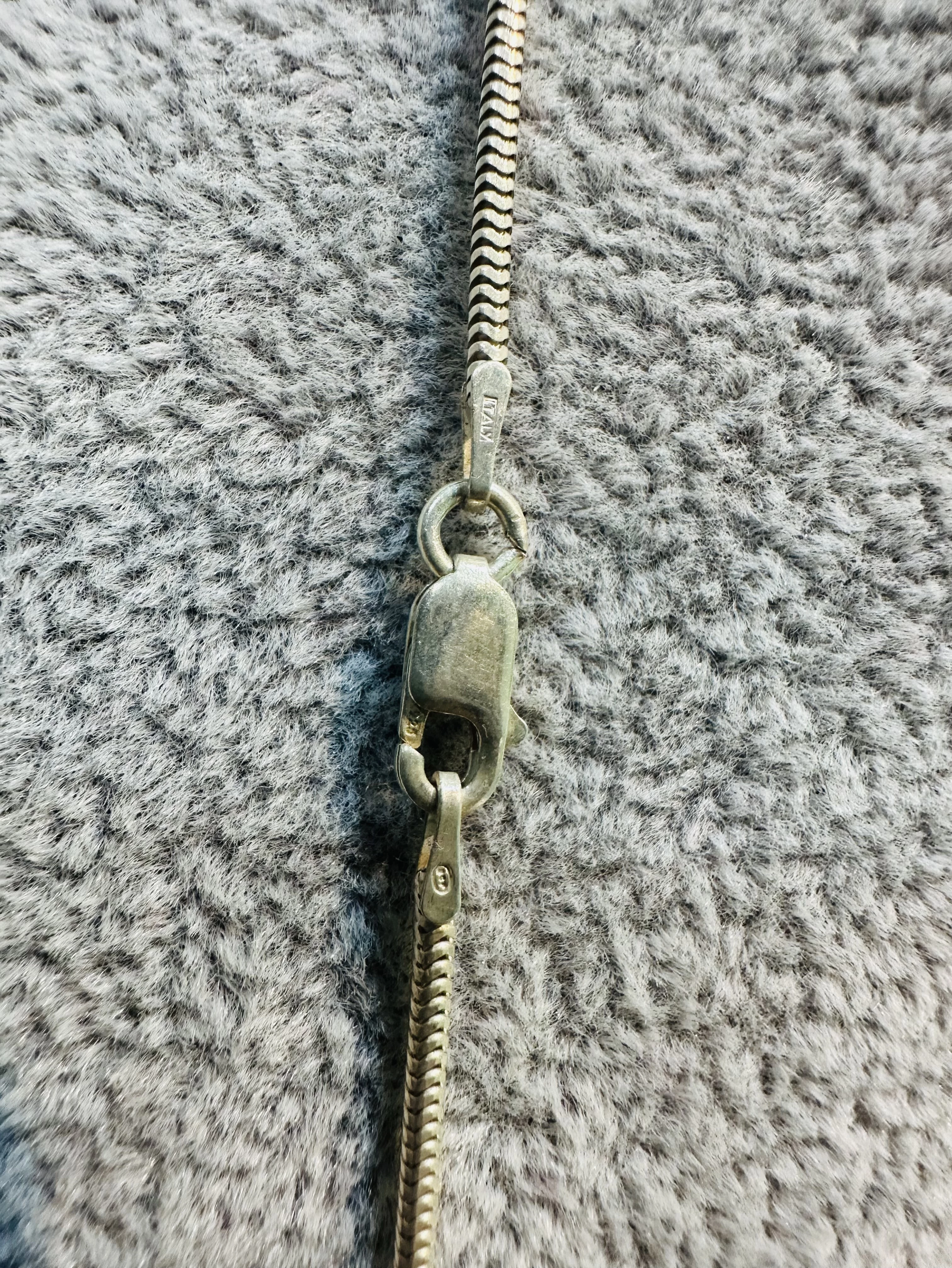 srebrny-lancuszek-485925-marka-bez-marki