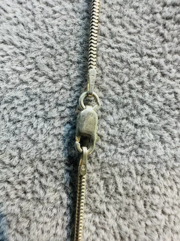 srebrny-lancuszek-485925-marka-bez-marki