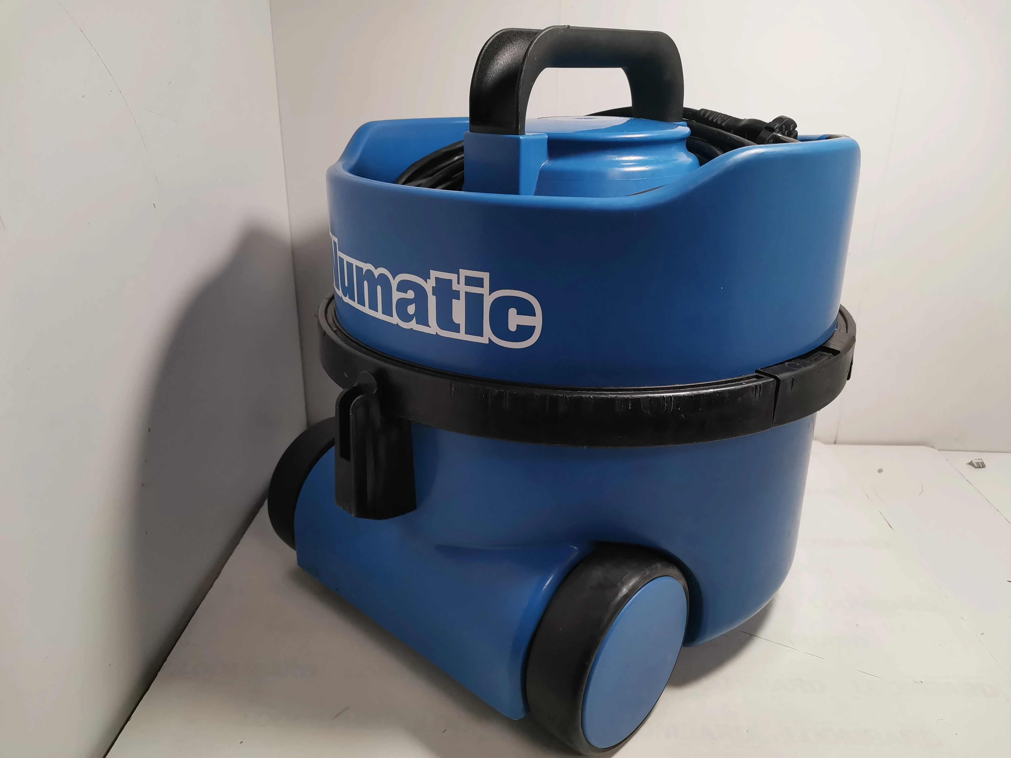 odkurzacz-przemyslowy-numatic-psp-180-pojemnosc-zbiornika-8