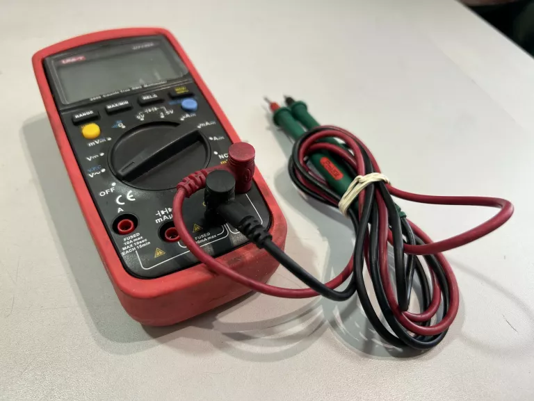 MIERNIK UNIWERSALNY UNI-T UT139A
