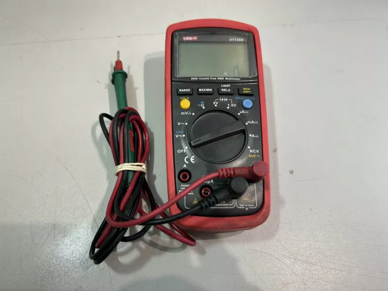 MIERNIK UNIWERSALNY UNI-T UT139A