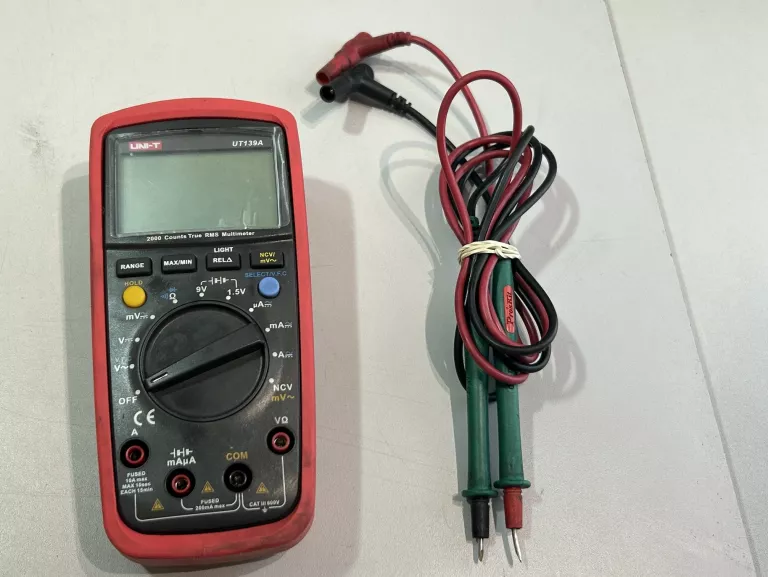 MIERNIK UNIWERSALNY UNI-T UT139A