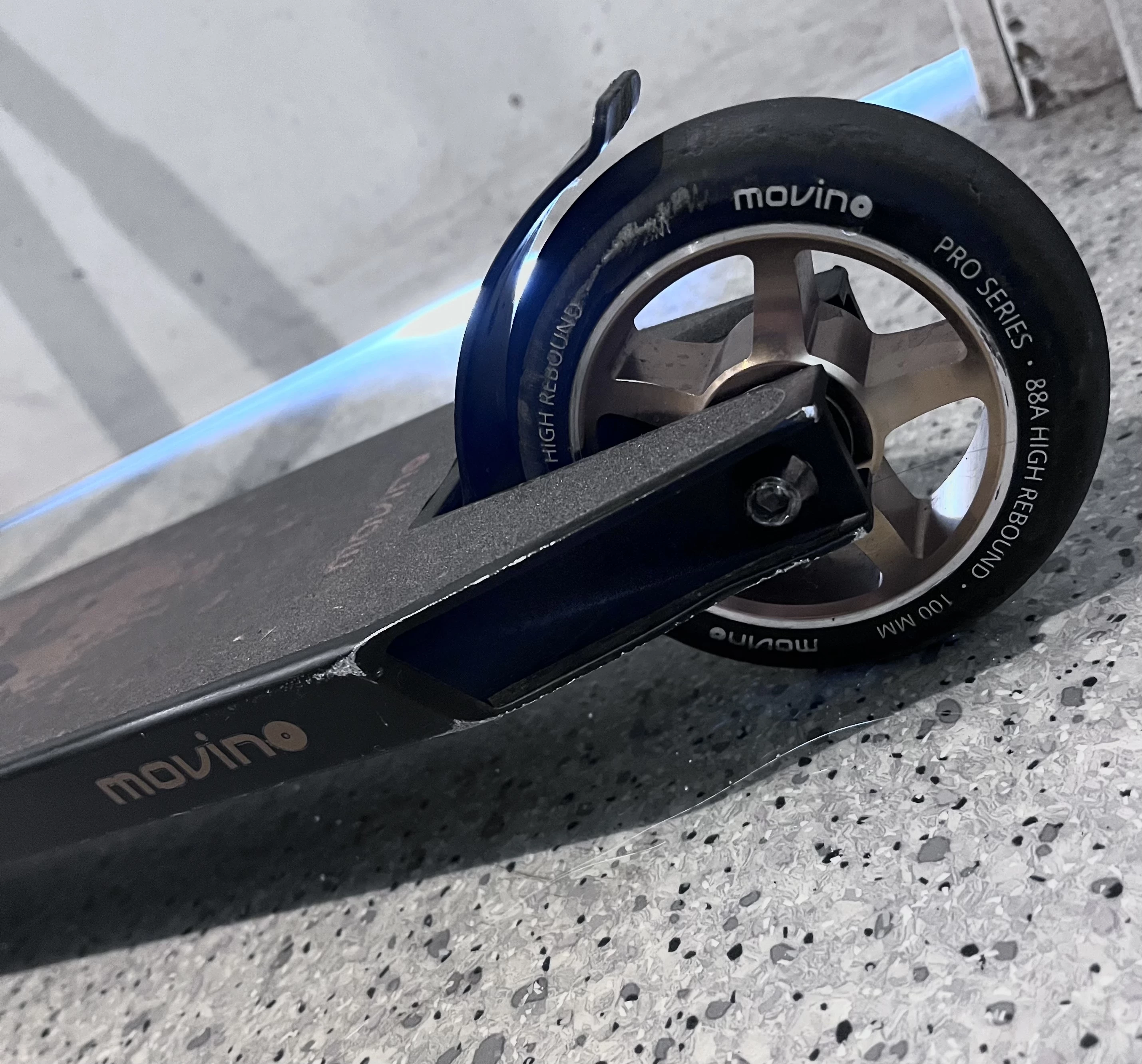 hulajnoga-wyczynowa-movino-edge-zlota-ean-gtin-5907747659179