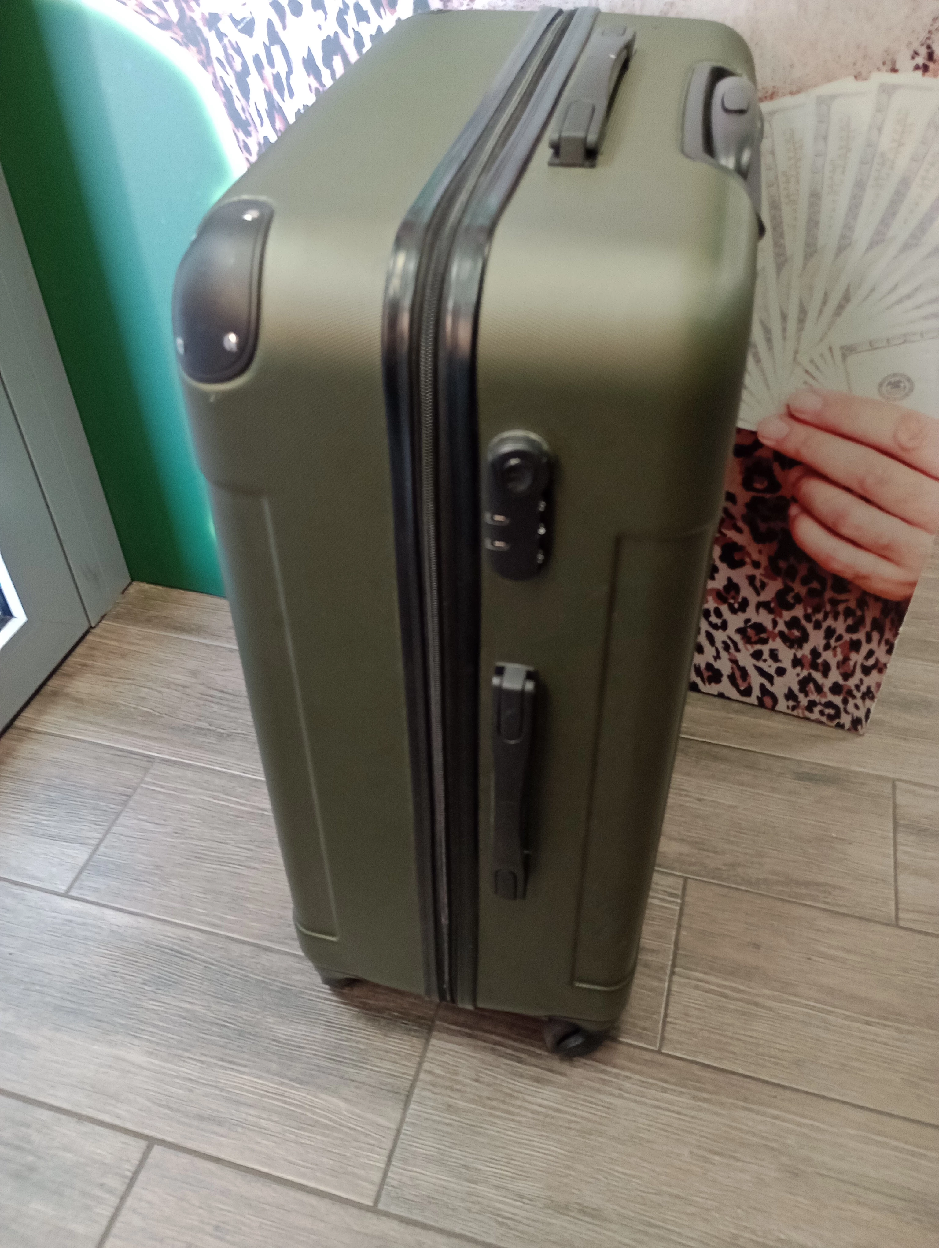 walizka-zielona-duza-tedi-45-x-27-x-72-cm-stan-uzywany