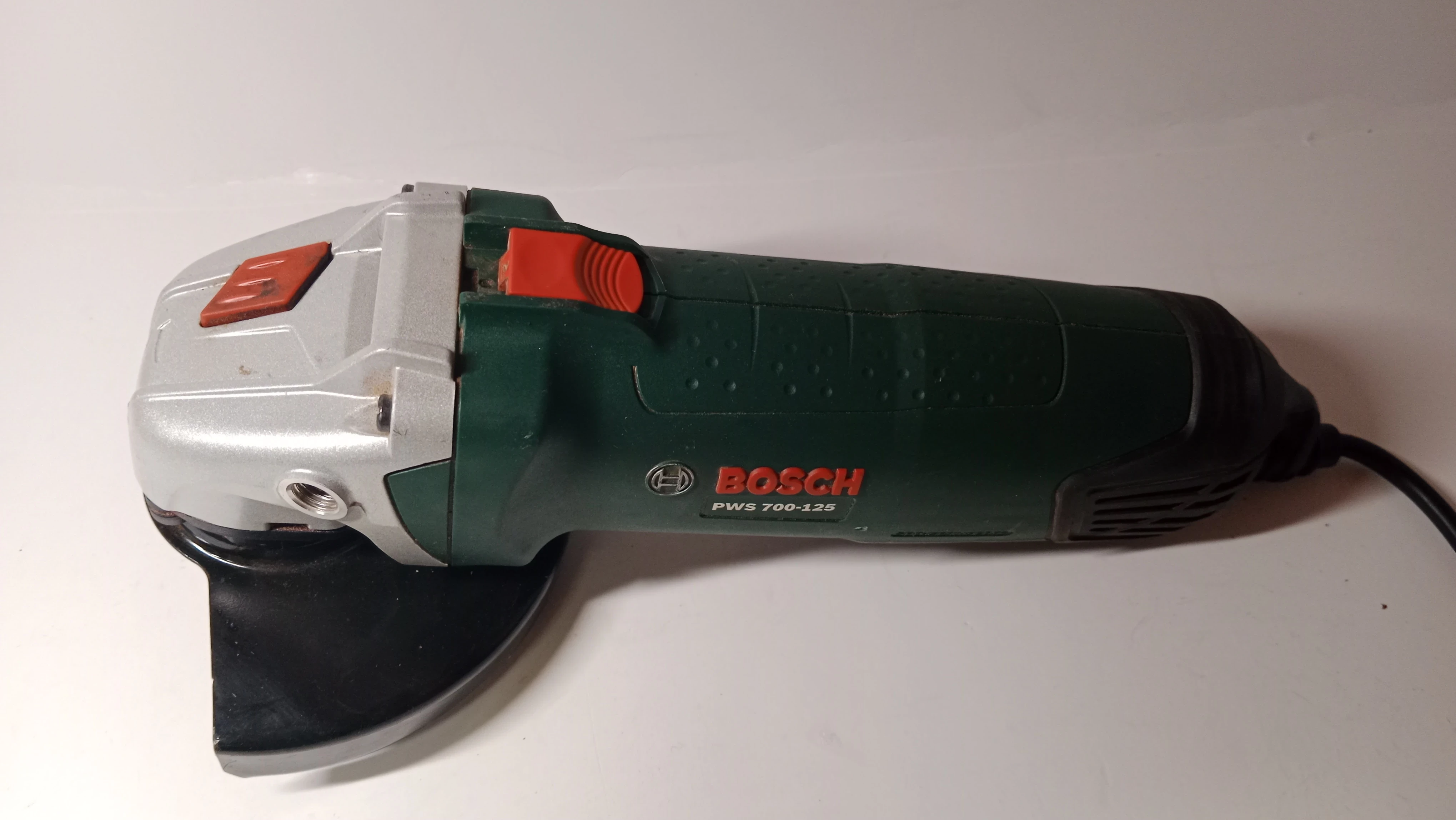 szlifierka-katowa-bosch-pws-700-125-marka-bosch