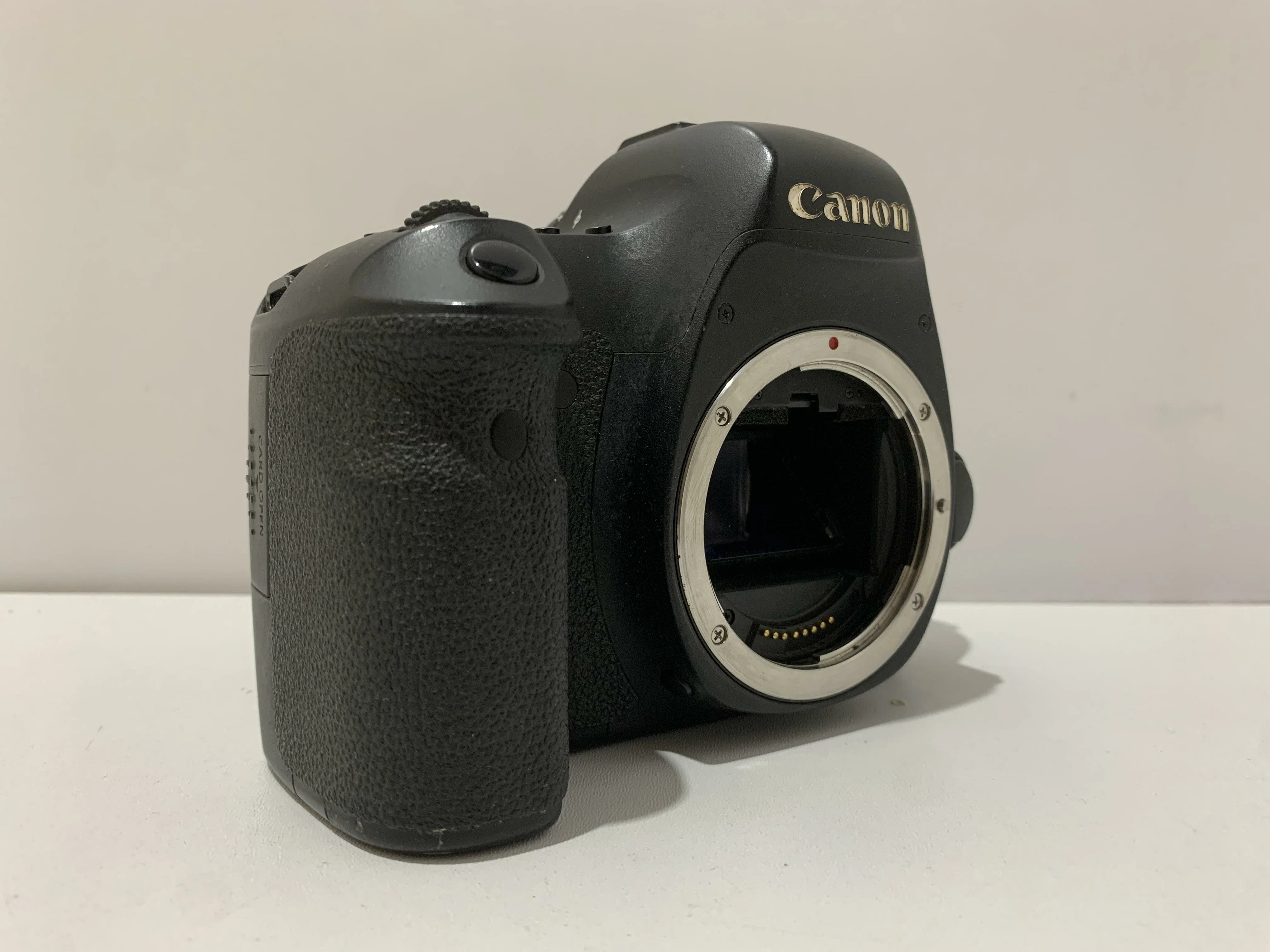 lustrzanka-canon-eos-6d-korpusladowarkabateria-w-zestawie-korpus