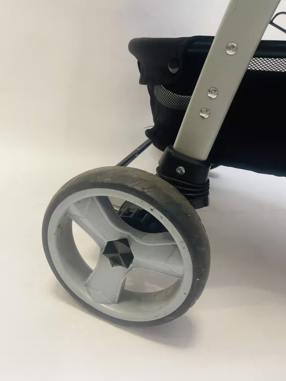 wozek-spacerowy-baby-design-spiworek-rodzaj-kol-piankowe