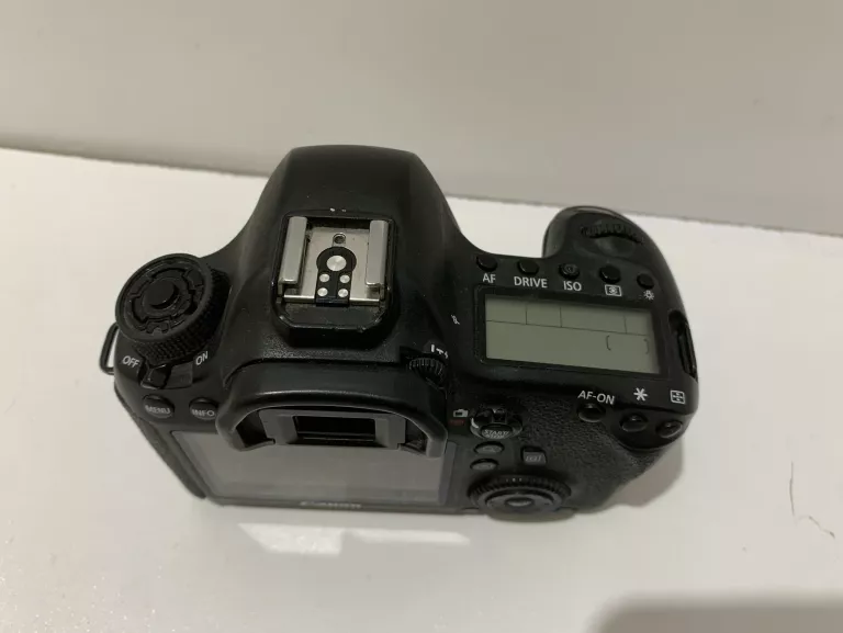 lustrzanka-canon-eos-6d-korpusladowarkabateria-kod-producenta-8035b004