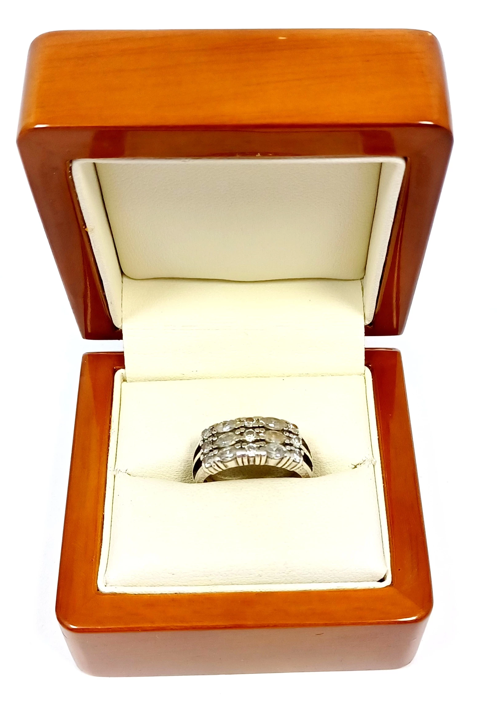 sliczny-srebrny-pierscionek-567g-p925-r13-wolnosci-2-nisko