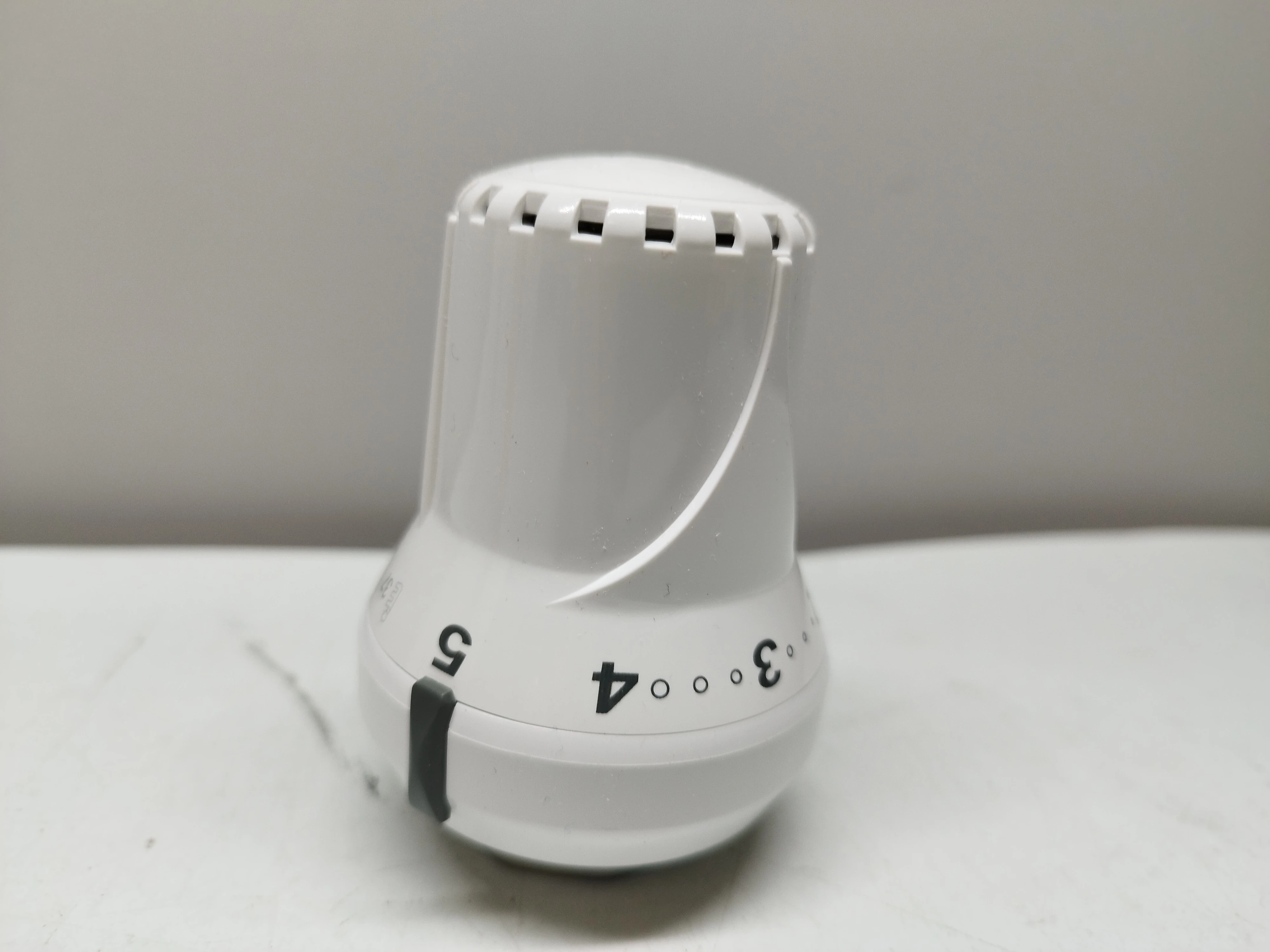 glowica-cosmo-1-28c-m30x15-termostatyczna-stan-uzywany