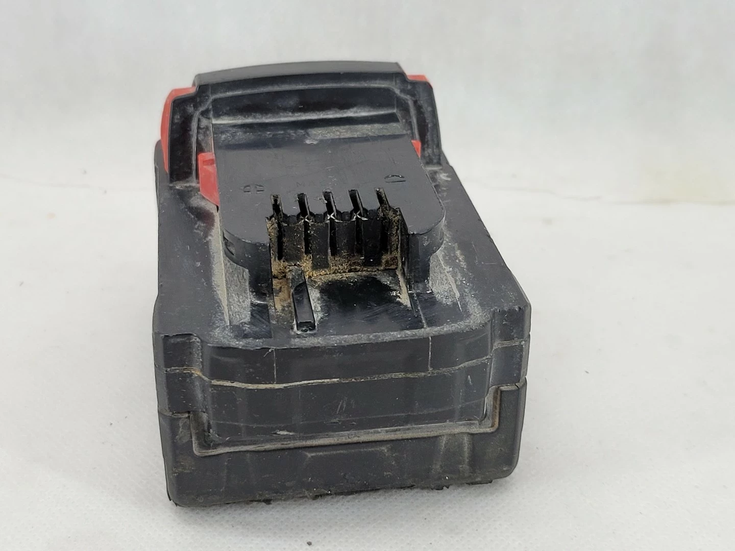 akumulator-milwaukee-m18-b5-4932430483-18v-5ah-pojemnosc-akumulatora-5