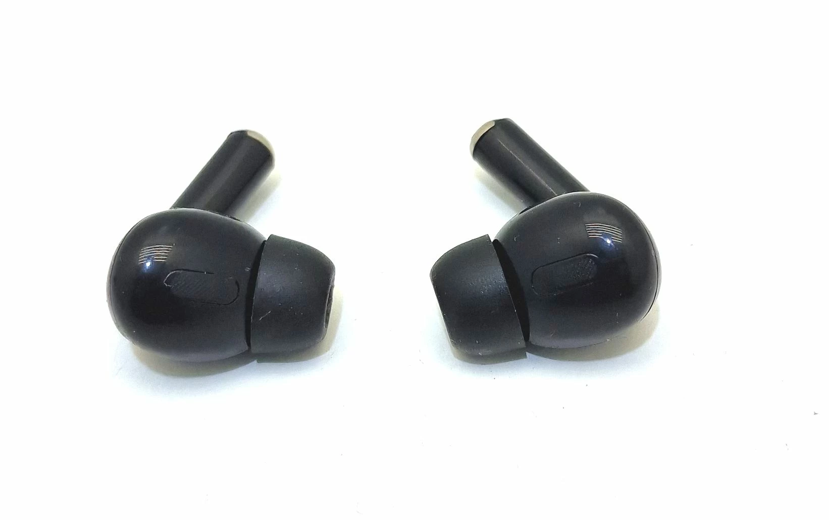 sluchawki-bezprzewodowe-kk-tws-01-mx-czarny-stan-uzywany