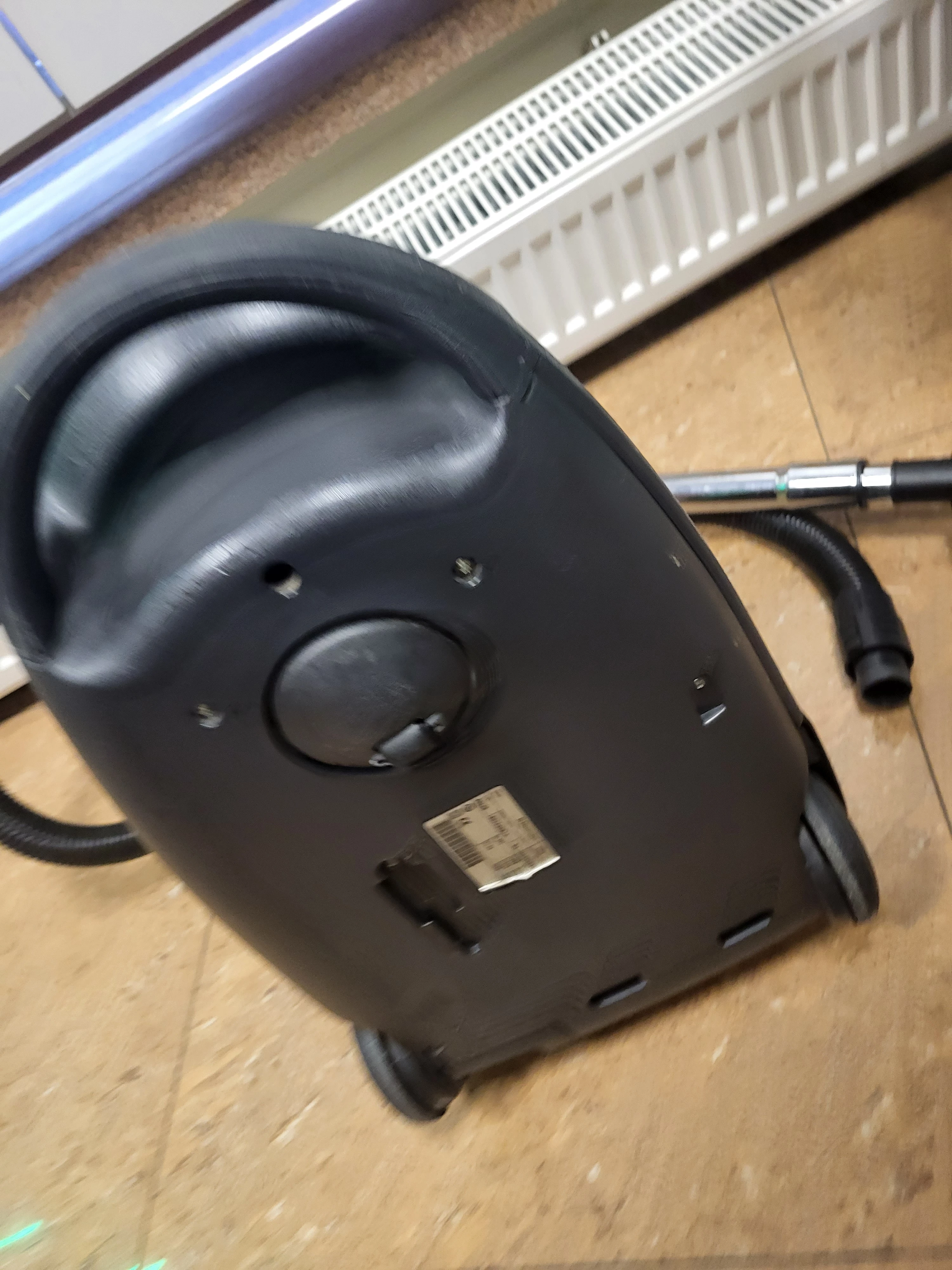 odkurzacz-workowy-electrolux-zce-2200-moc-220000