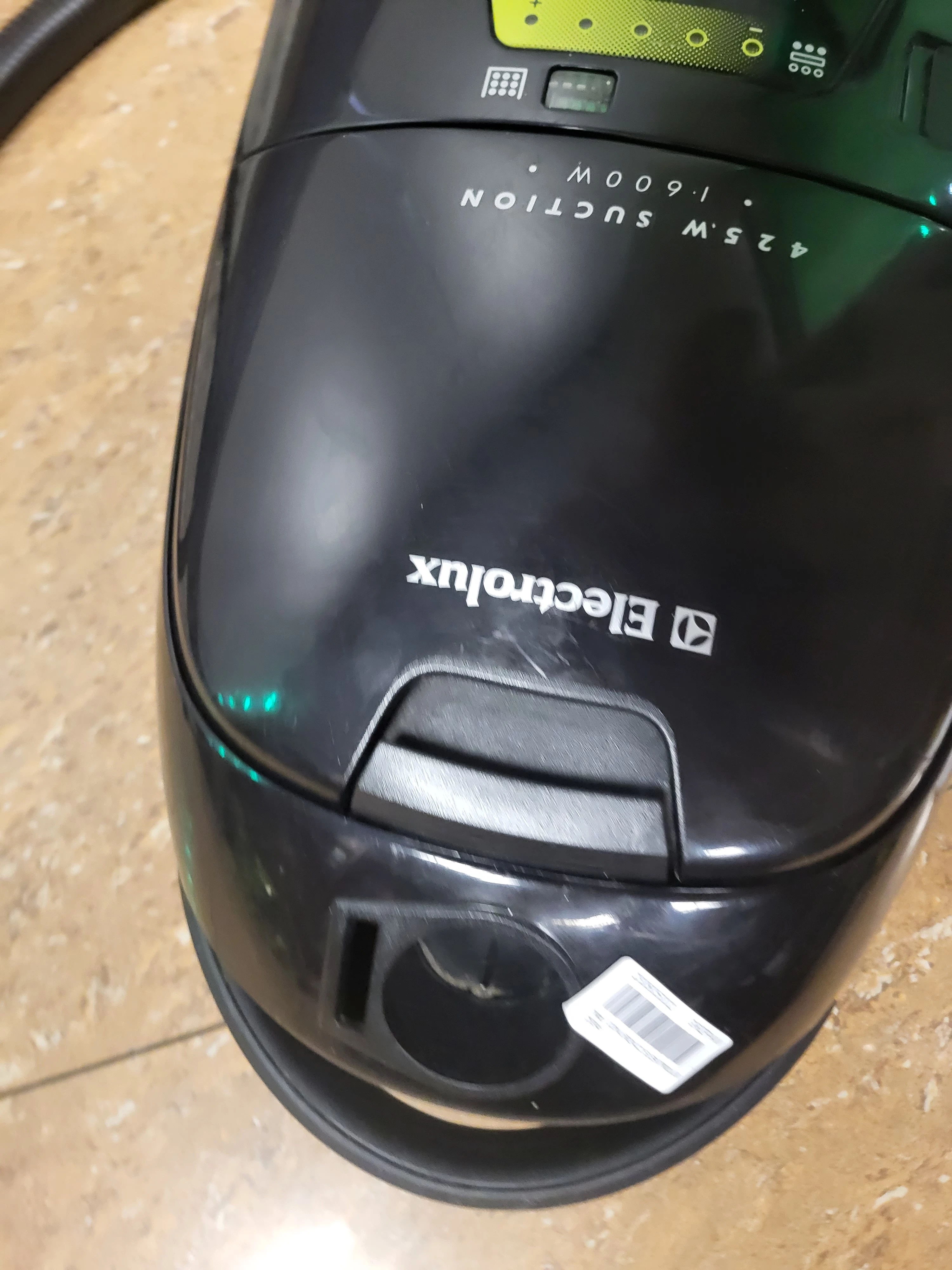 odkurzacz-workowy-electrolux-zce-2200-kolor-dominujacy-129357-3