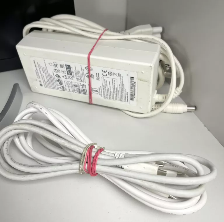 MONITOR LG LG 27UL850-W AKCESORIA