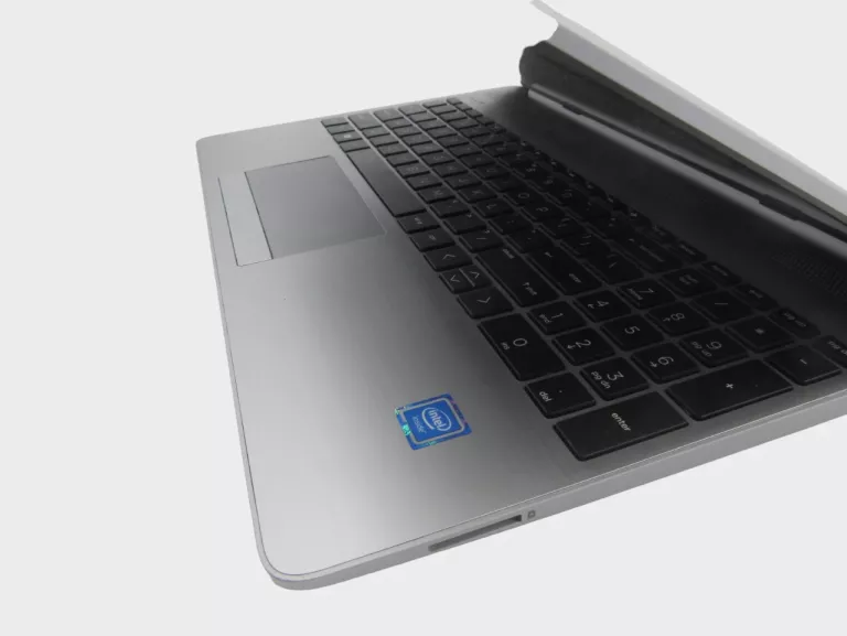 LAPTOP LAPTOP HP 250 G8 8GB RAM 250 INTEL HD 600