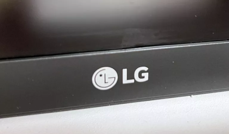 MONITOR LG LG 27UL850-W AKCESORIA