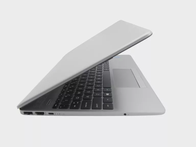 LAPTOP LAPTOP HP 250 G8 8GB RAM 250 INTEL HD 600
