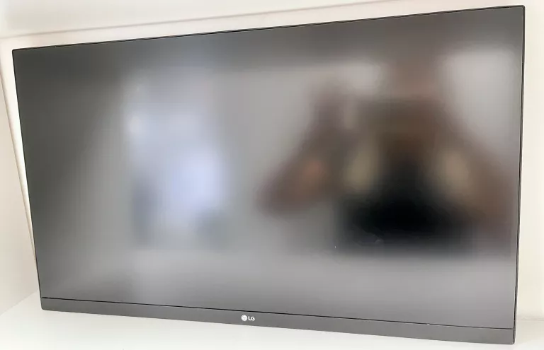 MONITOR LG LG 27UL850-W AKCESORIA