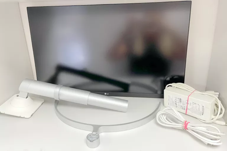 MONITOR LG LG 27UL850-W AKCESORIA