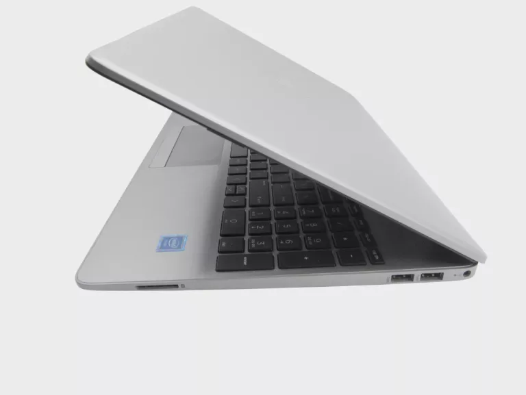 LAPTOP LAPTOP HP 250 G8 8GB RAM 250 INTEL HD 600