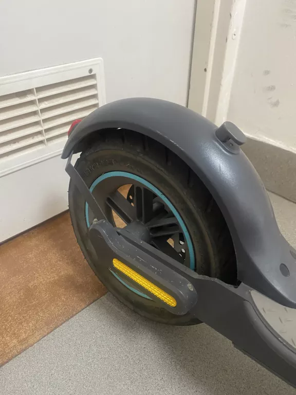 hulajnoga-elektryczna-motus-scooty-10-lite-stan-uzywany