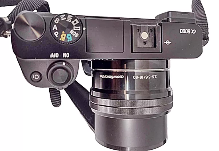 aparat-sony-a6000-obiektyw-sony-selp1650-kod-producenta-4548736054257