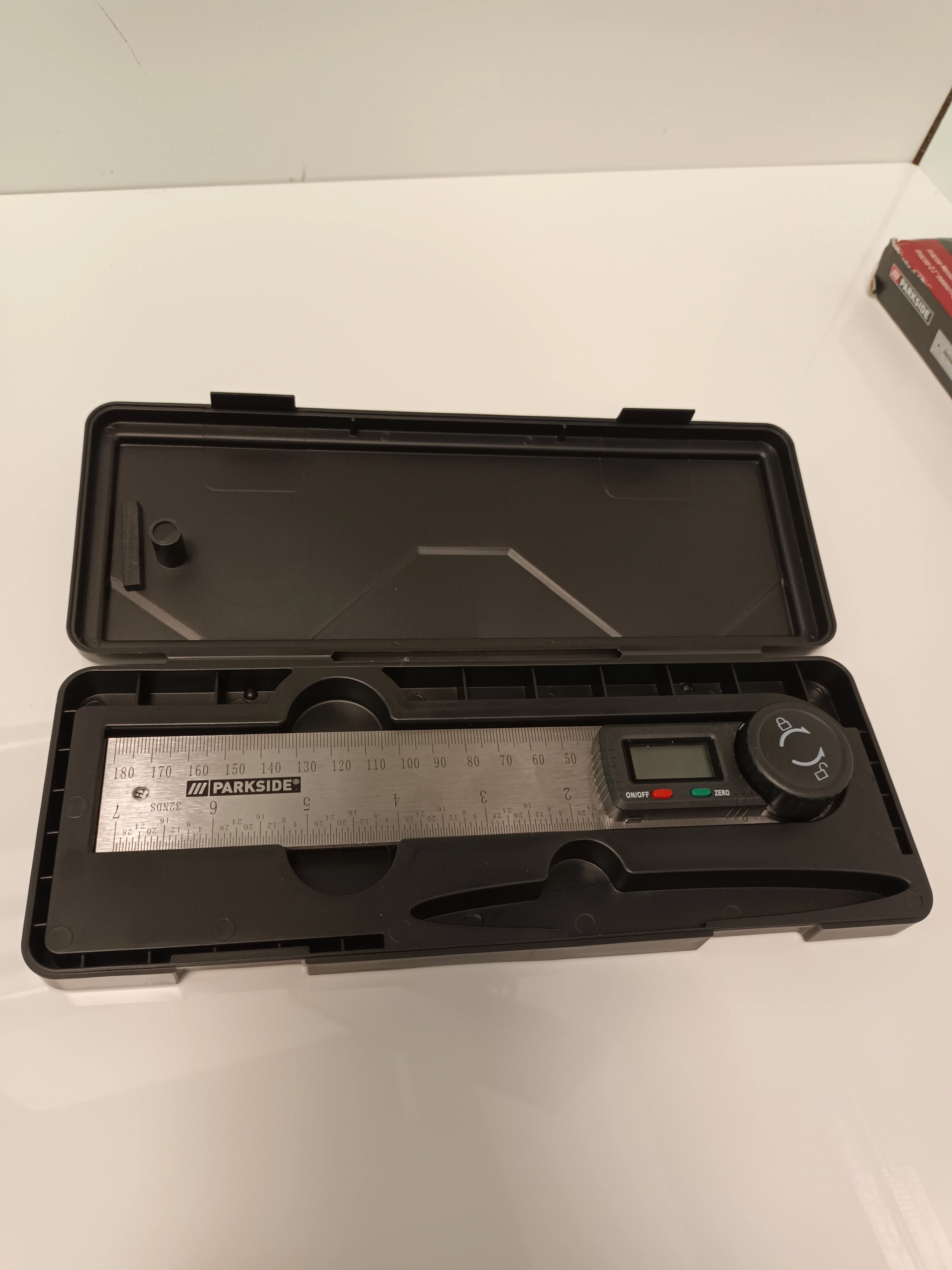 katomierz-cyfrowy-parkside-374244-material-stal-nierdzewna