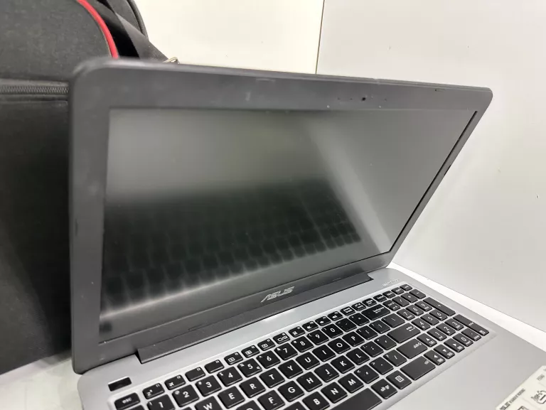 LAPTOP ASUS F556U