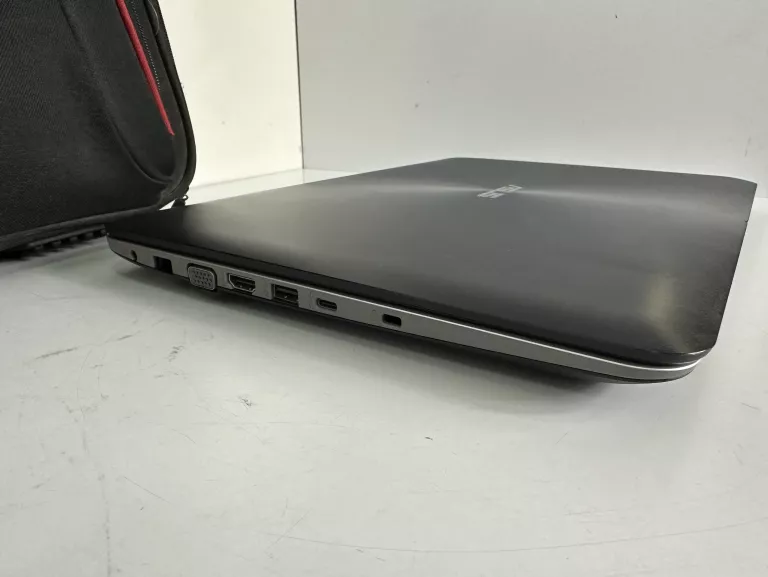 LAPTOP ASUS F556U