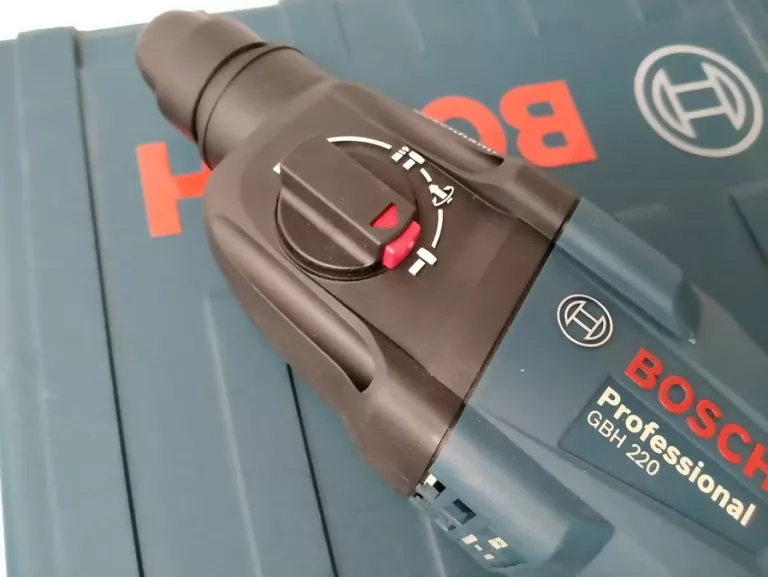 mlotowiertarka-bosch-professional-gbh-220-energia-udaru-2