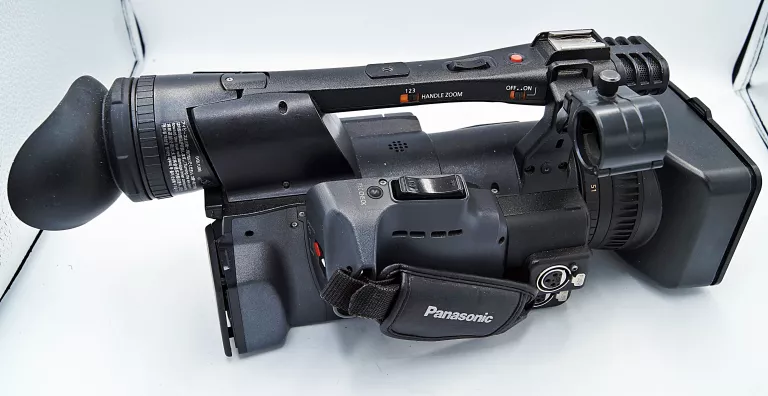 KAMERA PANASONIC AG-HMC151E + 3XBATERIA+ŁADOWARKA