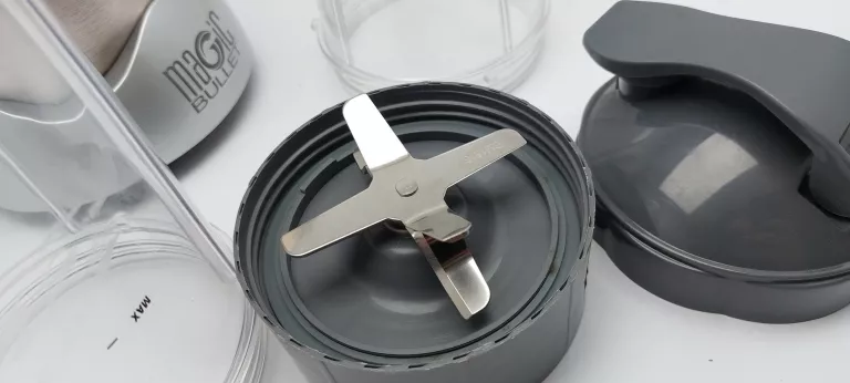 BLENDER NUTRIBULLET 900